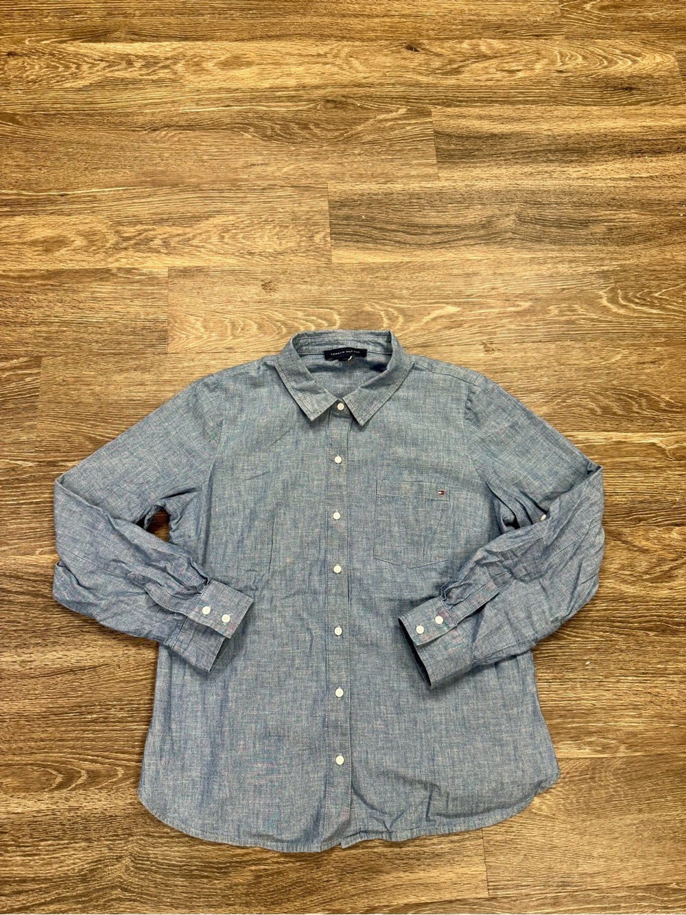 Tommy Hilfiger Womens L Blue Chambray 100% Cotton Button Down Shirt